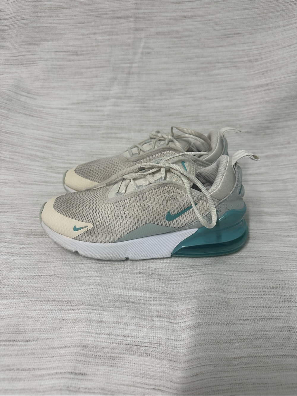 Nike Kids 270 Sneakers in Cream and Teal Green